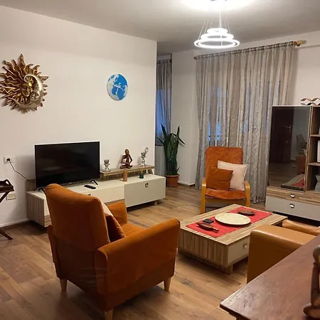 Juri'S Apartment Tirana *